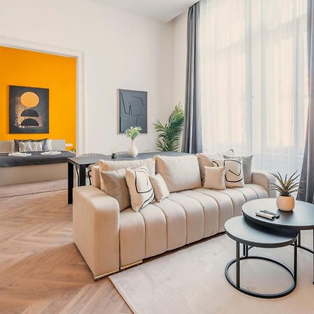 Exclusive Central 3Bedrm Stylish Residence By Prestige Homes Будапеща Екстериор снимка