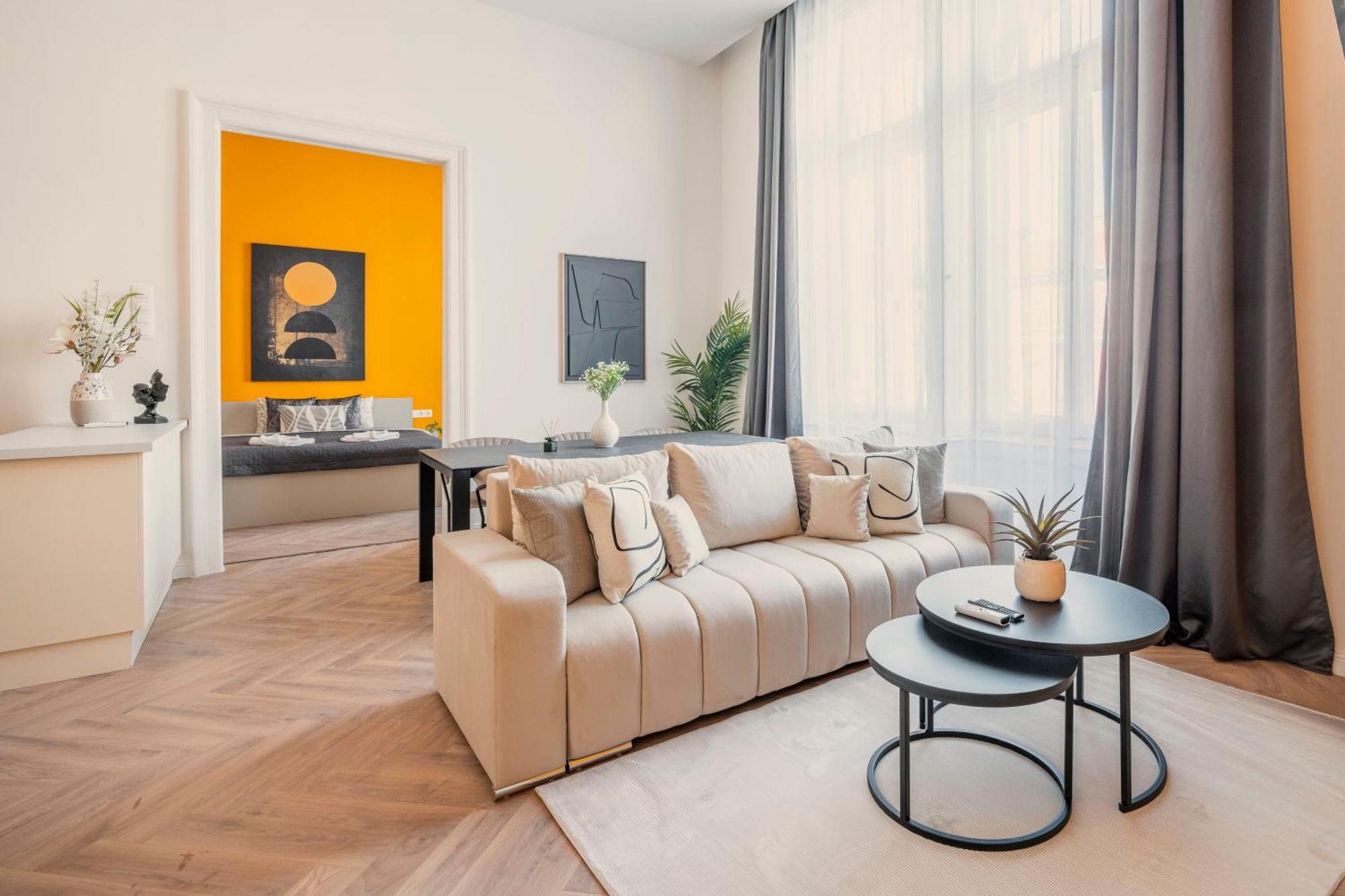 Exclusive Central 3Bedrm Stylish Residence By Prestige Homes Будапеща Екстериор снимка