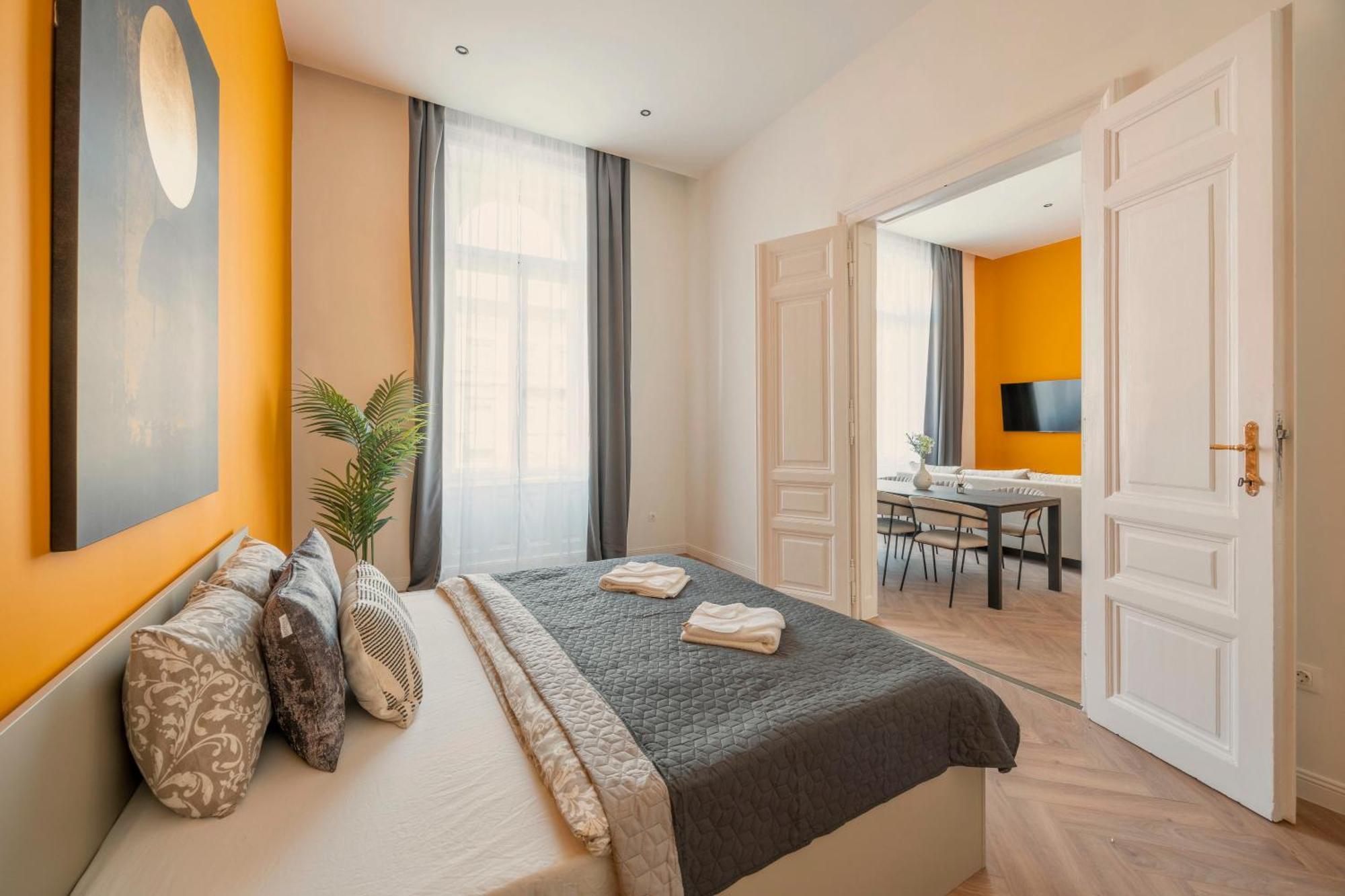Exclusive Central 3Bedrm Stylish Residence By Prestige Homes Будапеща Екстериор снимка
