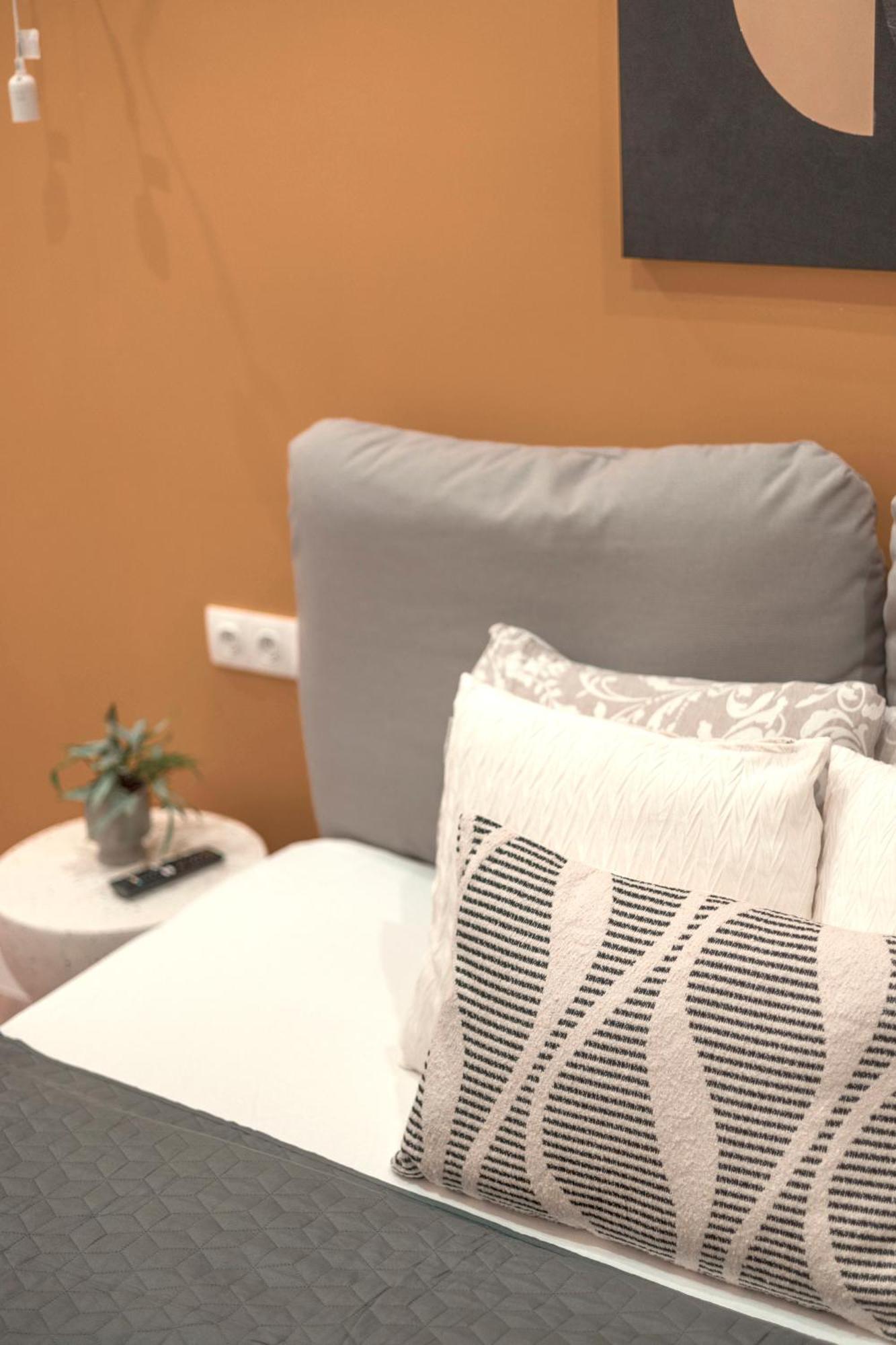Exclusive Central 3Bedrm Stylish Residence By Prestige Homes Будапеща Екстериор снимка